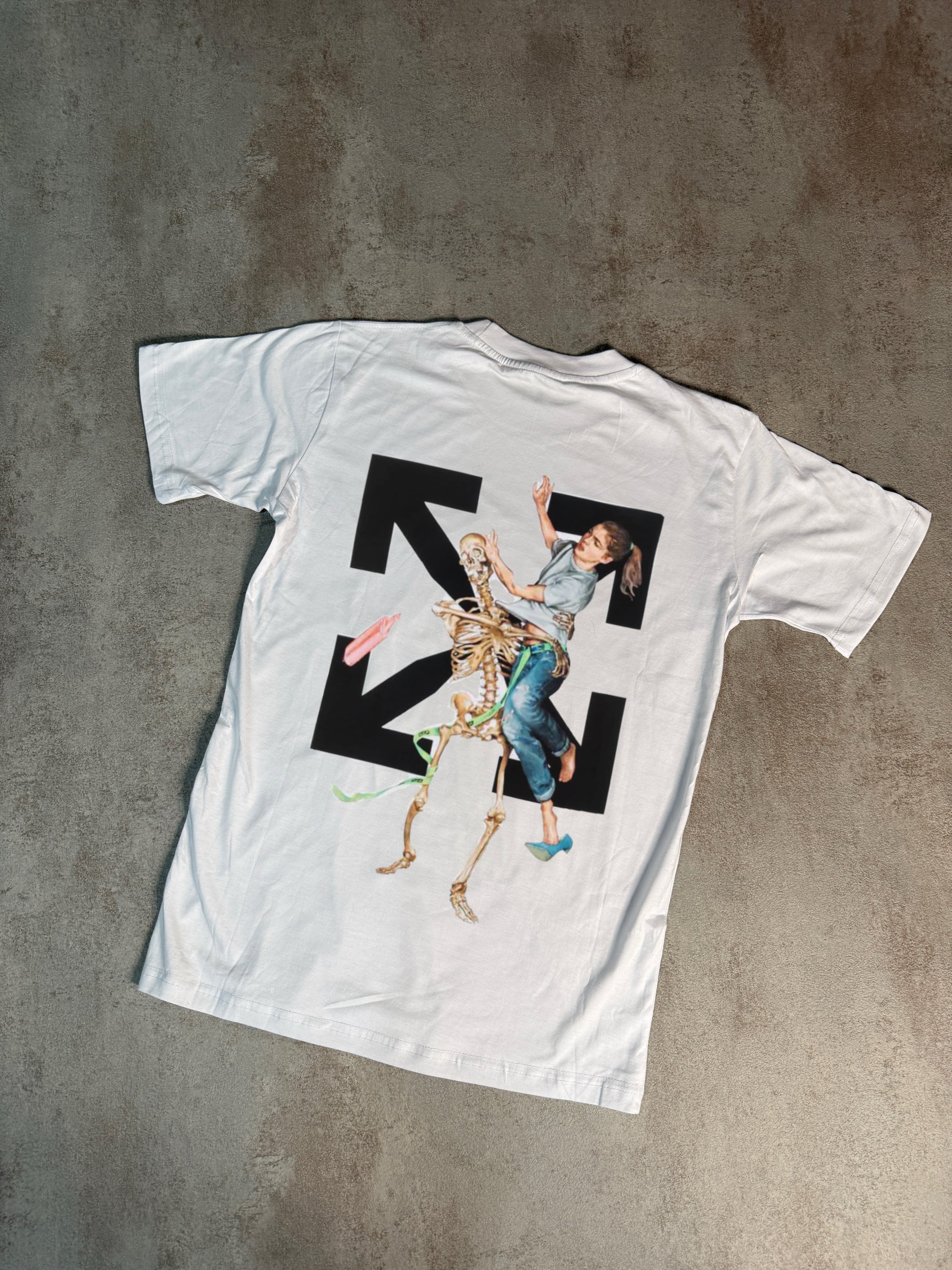 CAMISETA OFF WHlTE