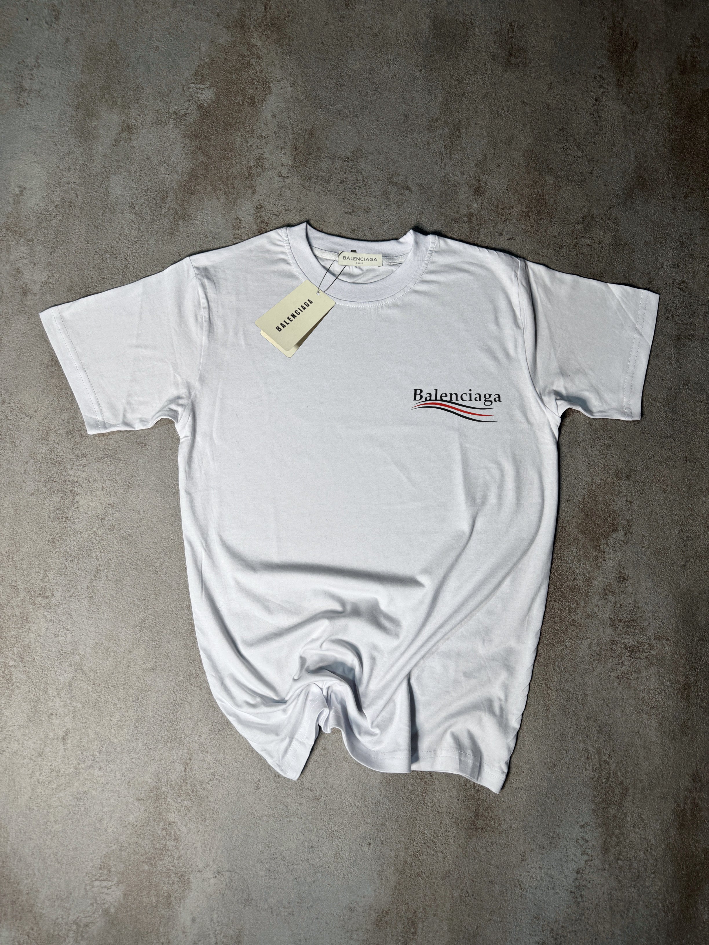 CAMISETA BALENClAGA