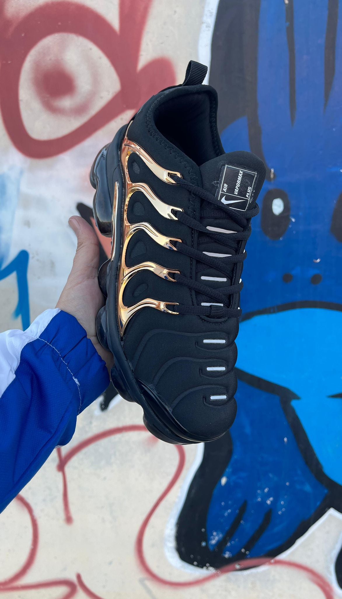 NIKE VAPOR MAX PLUS DORADAS