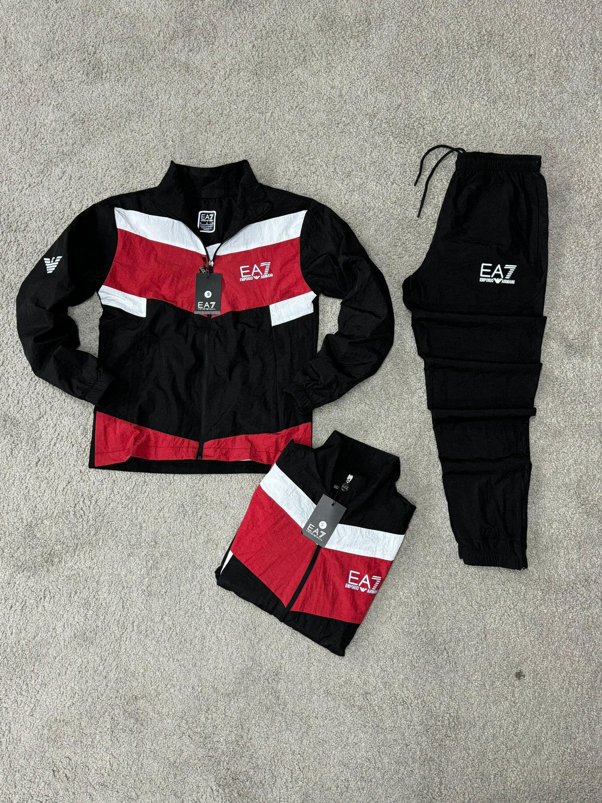 Chandal EMPORIO ARMANI negro y rojo