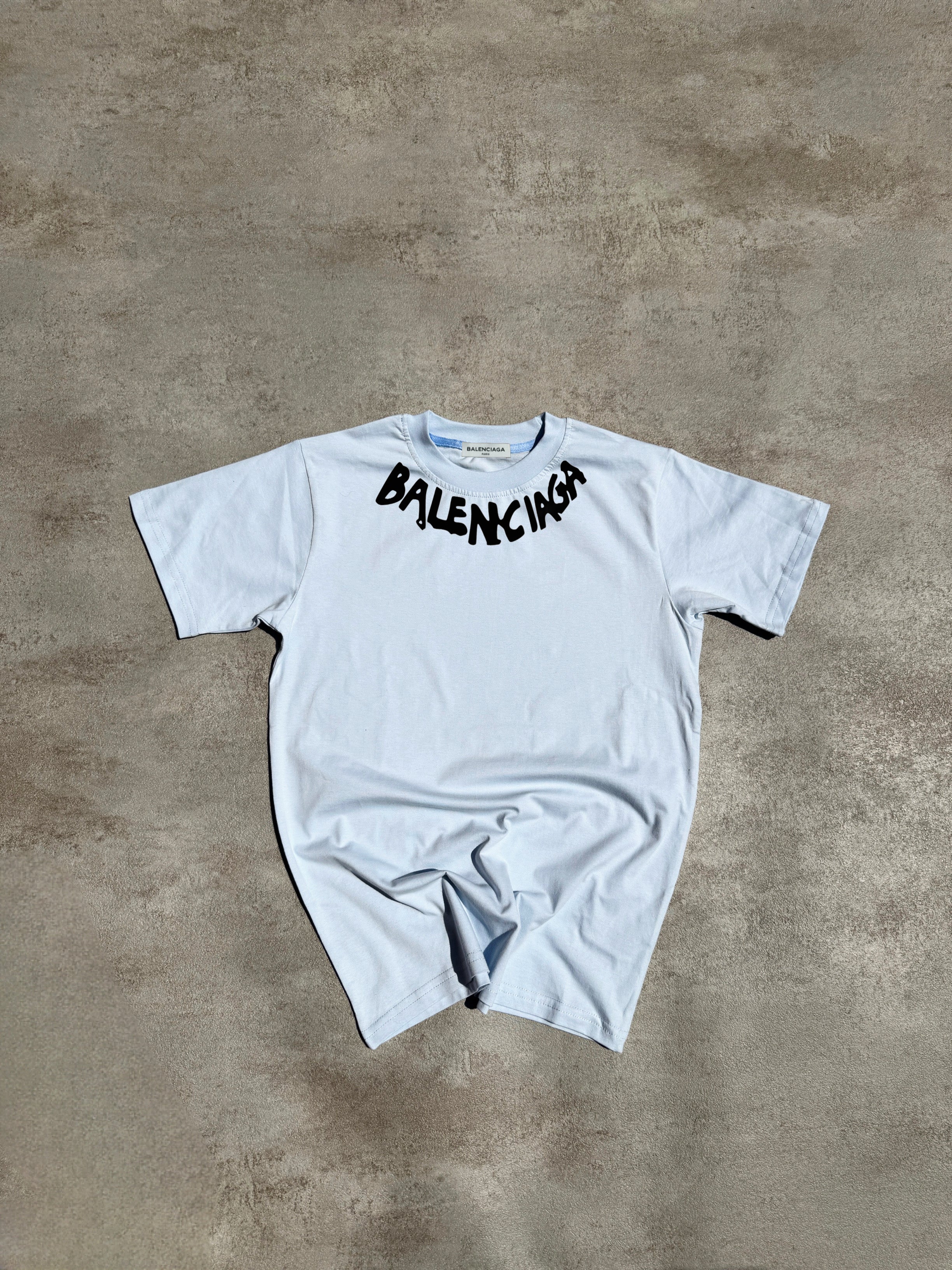 CAMISETA BALENClAGA