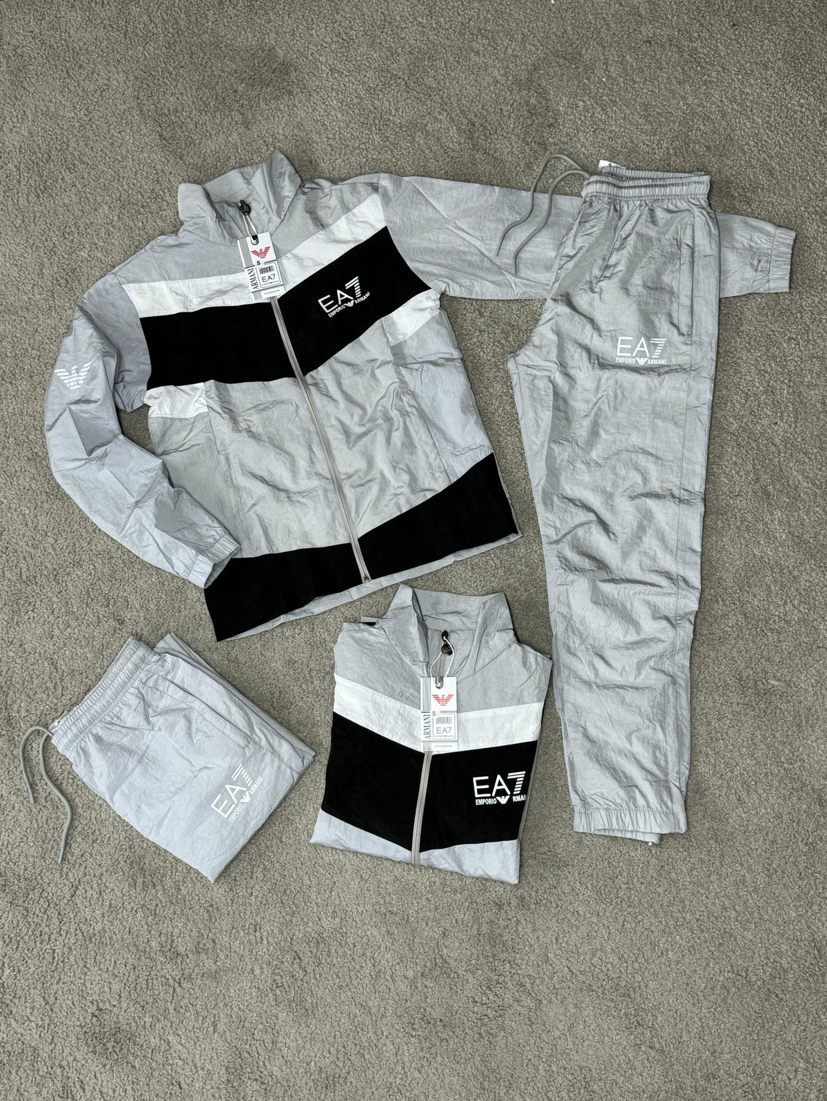 Chandal EMPORIO ARMANI gris
